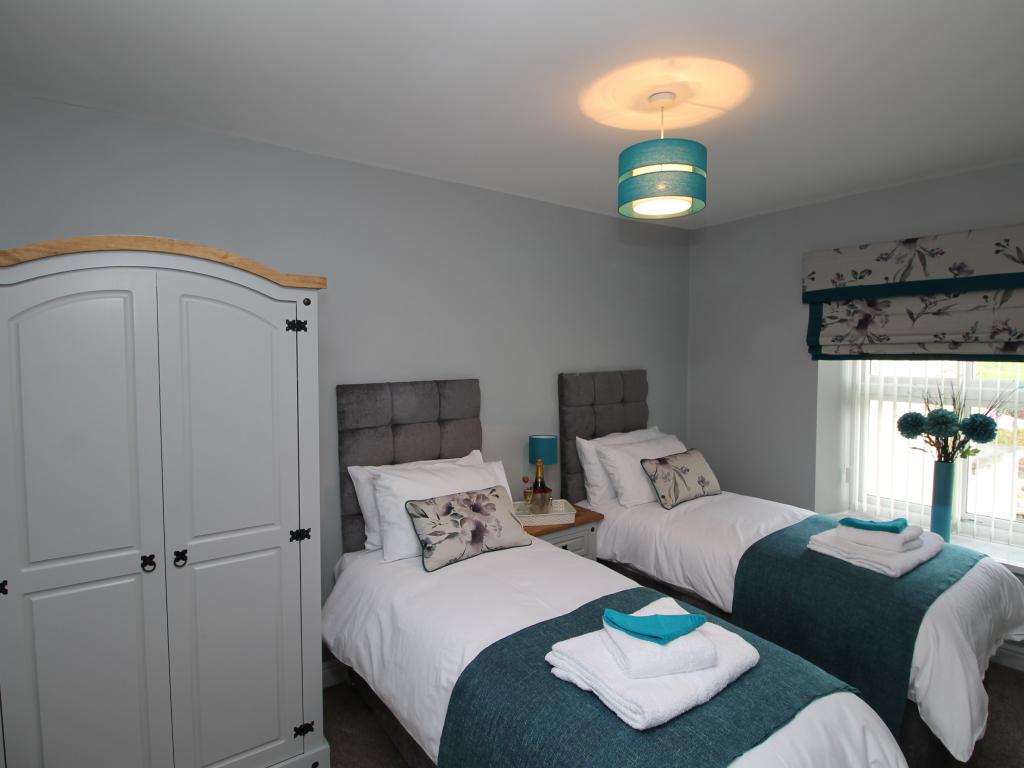 TheHolidayCots's tweet photo. The whole family will love a stay at Colliery Cottage close to Durham city. This is an excellent base for exploring the nearby cities of Sunderland and Newcastle.
🛌Sleeps 1-4
https://t.co/R9ZNERHOfR
#CornsayColliery #Durham #SelfCatering #Sunderland #Newcastle #FamilyFriendly https://t.co/qVy0hiv9lG