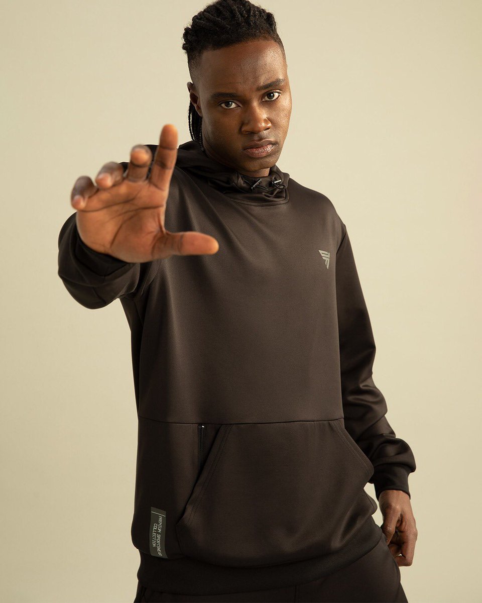 Haftaya dinamik bir başlangıç yapma vakti! 😎 #DeFactoFit eşofman takımları ile Pazartesi modunu yükseltmeye sen de #Fit misin? 👇🏻 #EşofmanTakımı #SporStili