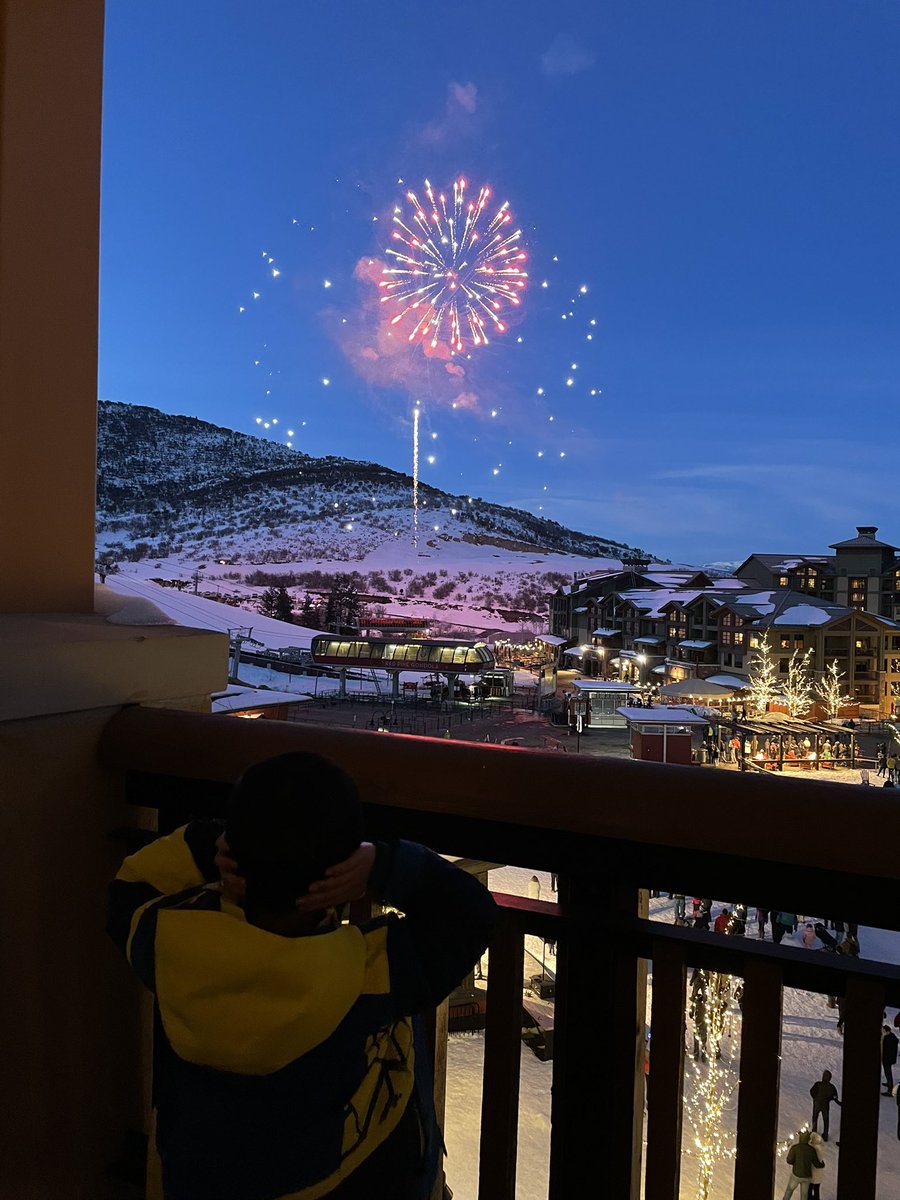 Landed after three attempts in the middle of a snowstorm/strong turbulence. Thx <a href="/SouthwestAir/">Southwest Airlines</a> for bringing us home safely! #gonnamissthisview #parkcity #utahski #epicpass