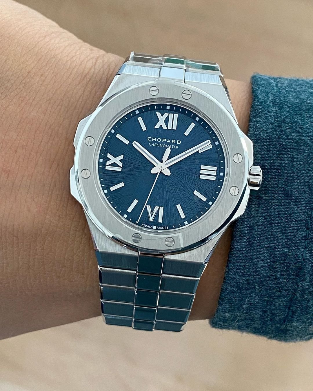 Giorgia Mondani on X: Today on my wrist the beautiful #Chopard Alpine  Eagle 36mm with blue dial 💙  / X