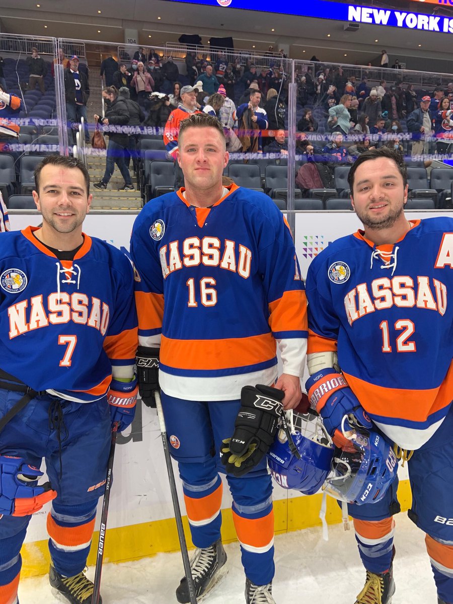 nassaucountypba's tweet photo. This past weekend @NassauCountyPD defeated @SCPDHockey by a score of 8-3 in their annual Battle for #LongIsland hockey game at @UBSArena! Thank you to the @NYIslanders for their support! Go Nassau!

@SuffolkPBA @SCPDHq #ncpd #nassaucounty #suffolkcounty #unionstrong https://t.co/cRFHK0PP8W