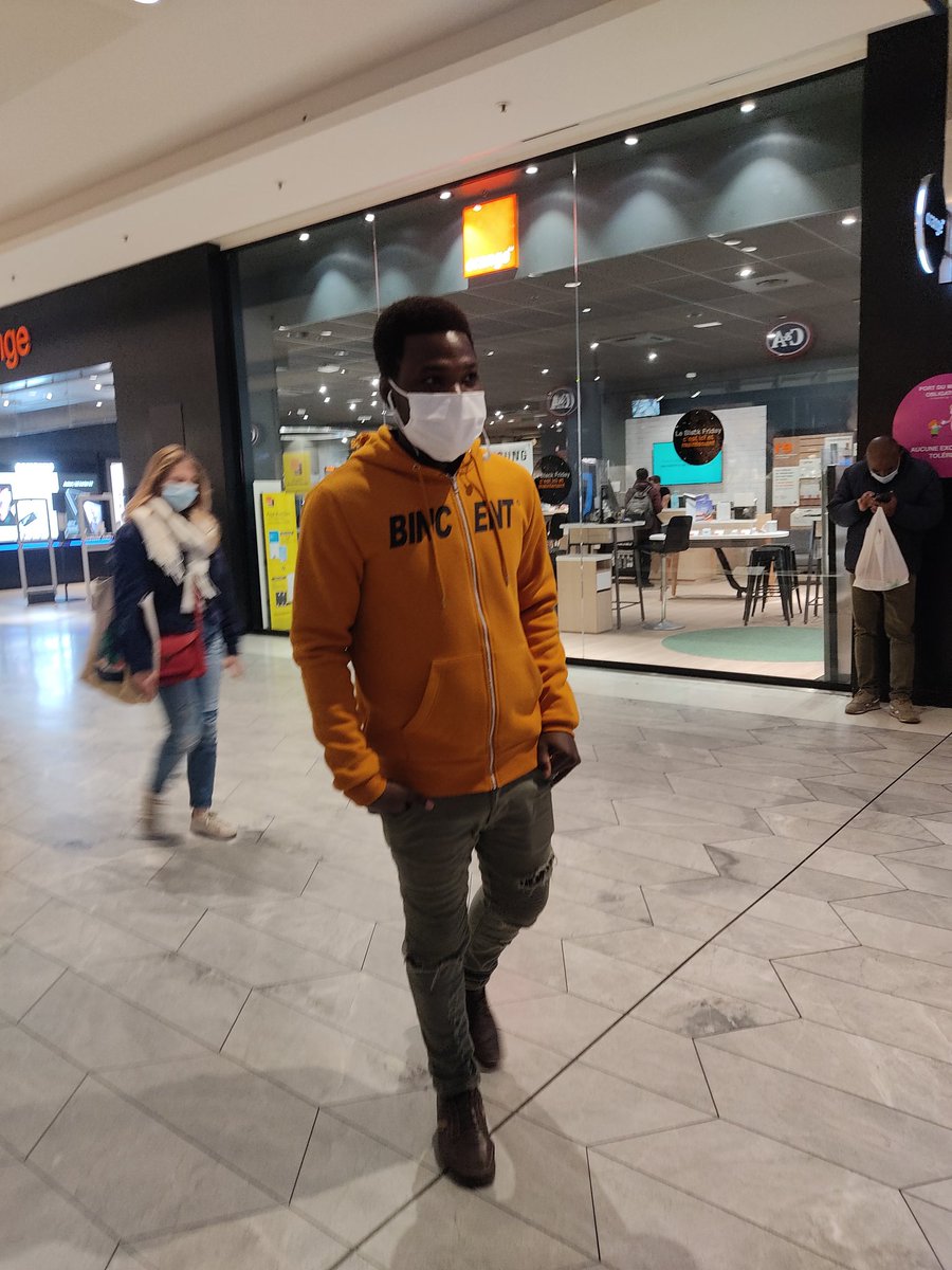 vincentlawe's tweet photo. Une boutique en ligne pour une marque d'vêtements,c'est pas mal mais c'est encore plus objectif de se faire connaître en déposant ses produits dans des boutiques physiques.
J'ai été faire un tour au centre commercial de la Part-Dieu/Lyon pr cette éventualité.À suivre...
#BINCENT° https://t.co/foGewnolhN