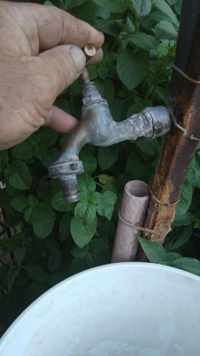 Desde el Municipio junto a vecinos realizamos innumerables reclamos a AYSAM para que se normalice el servicio y no hay respuestas, la única respuesta fue que la tarifa tendrá un aumento anual del 45%. Le pido por favor al Gobernador <a href="/rodysuarez/">Rodolfo Suarez</a> que nos dé una solución urgente