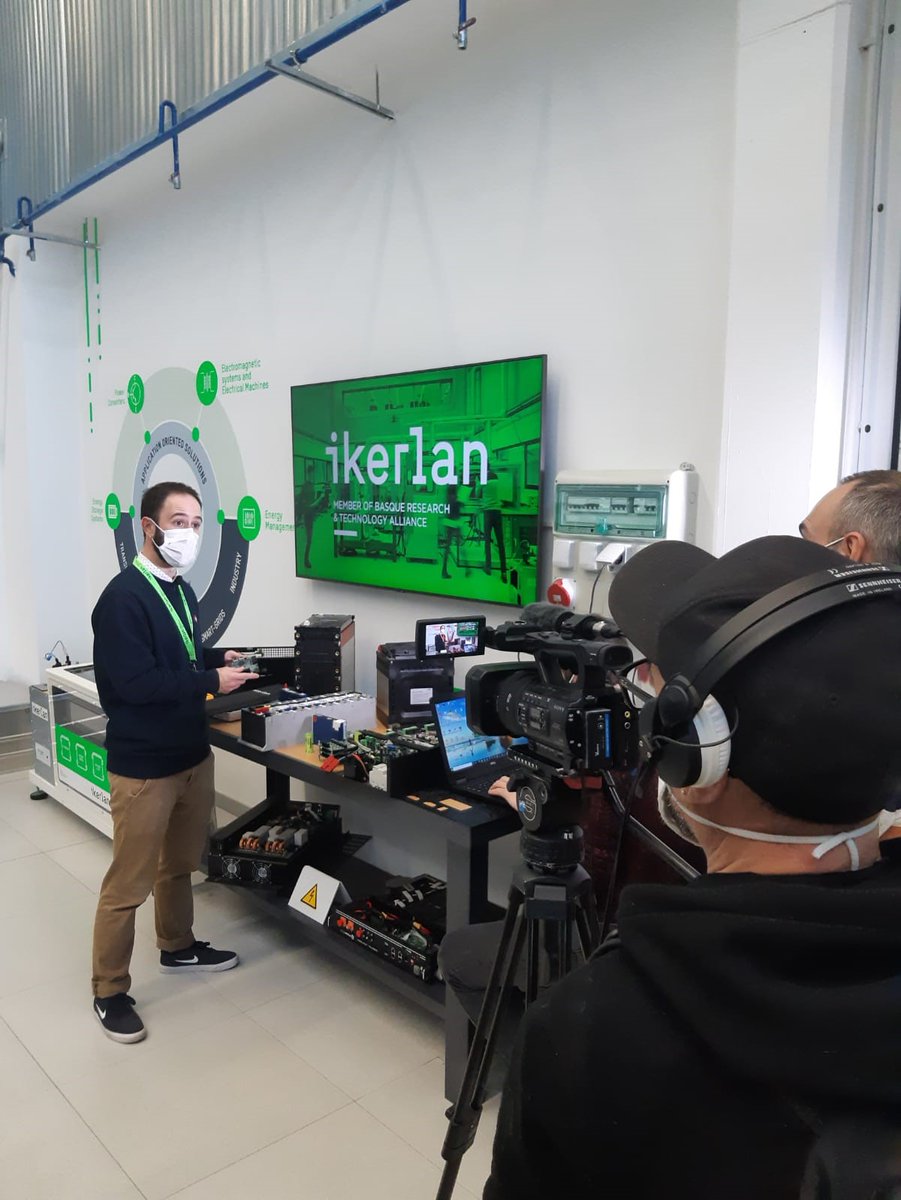 IKERLANofficial's tweet photo. 🔋🚗 #MercedesBenz probará en su vehículo #EQC las #baterías desarrolladas en el proyecto #LIBERTY liderado por IKERLAN, con una autonomía de 500 km y carga ultrarrápida. Hemos contado con un modelo facilitado por @Goikoauto que enseñaremos en @Teknopolis_etb, ¡estad atentas/os! https://t.co/ic4QeDRJbU