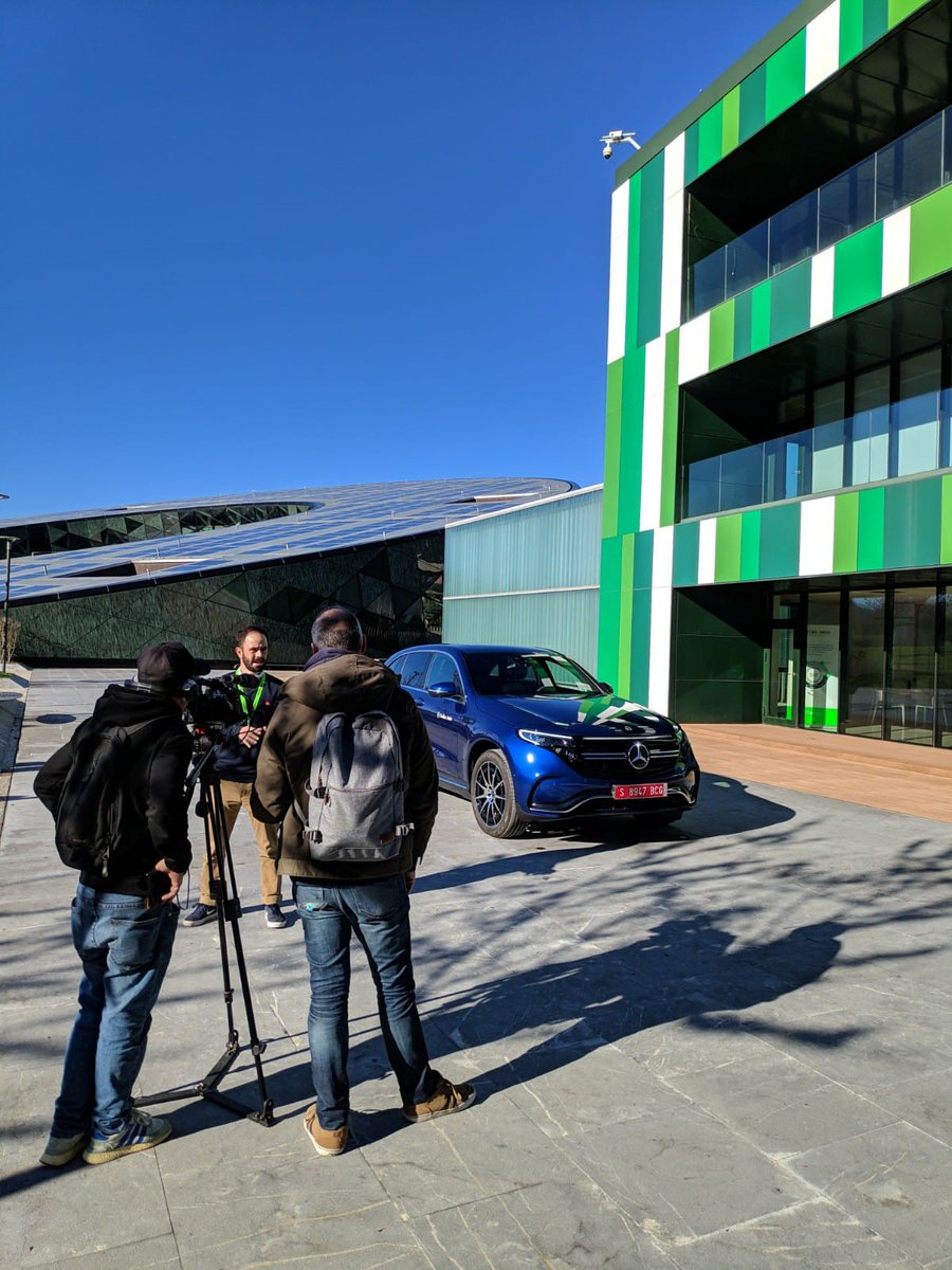IKERLANofficial's tweet photo. 🔋🚗 #MercedesBenz probará en su vehículo #EQC las #baterías desarrolladas en el proyecto #LIBERTY liderado por IKERLAN, con una autonomía de 500 km y carga ultrarrápida. Hemos contado con un modelo facilitado por @Goikoauto que enseñaremos en @Teknopolis_etb, ¡estad atentas/os! https://t.co/ic4QeDRJbU