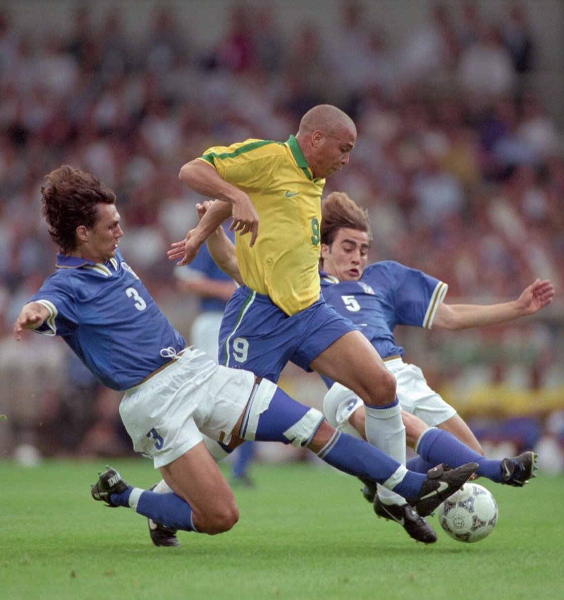 TheChips_Futbol's tweet photo. Ronaldo vs. Maldini y Cannavaro 🇧🇷🇮🇹 https://t.co/jQhMEAnqfh