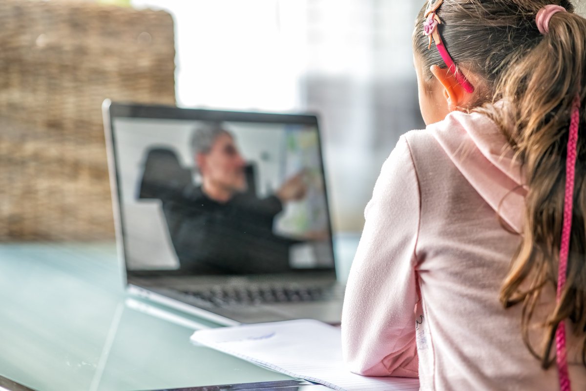 APIVE_es's tweet photo. 💬Interesante artículo sobre las ventajas y desventajas de la #EducaciónOnline

✅"La docencia virtual posibilita el acceso a nuevos conocimientos de forma remota sin perder la calidad de sus contenidos" 

https://t.co/OyIgjxXdpE

¿Las principales ventajas/desventajas? 

👇(1/2) https://t.co/oRFu0KU5m7