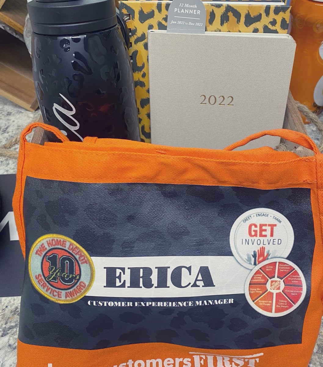 EricaProDS6639's tweet photo. So excited for my first day in my new role! 🧡 Ready to drive customer experience and teach,train,and develop associates! 🤗 https://t.co/z6dh9TBkRs