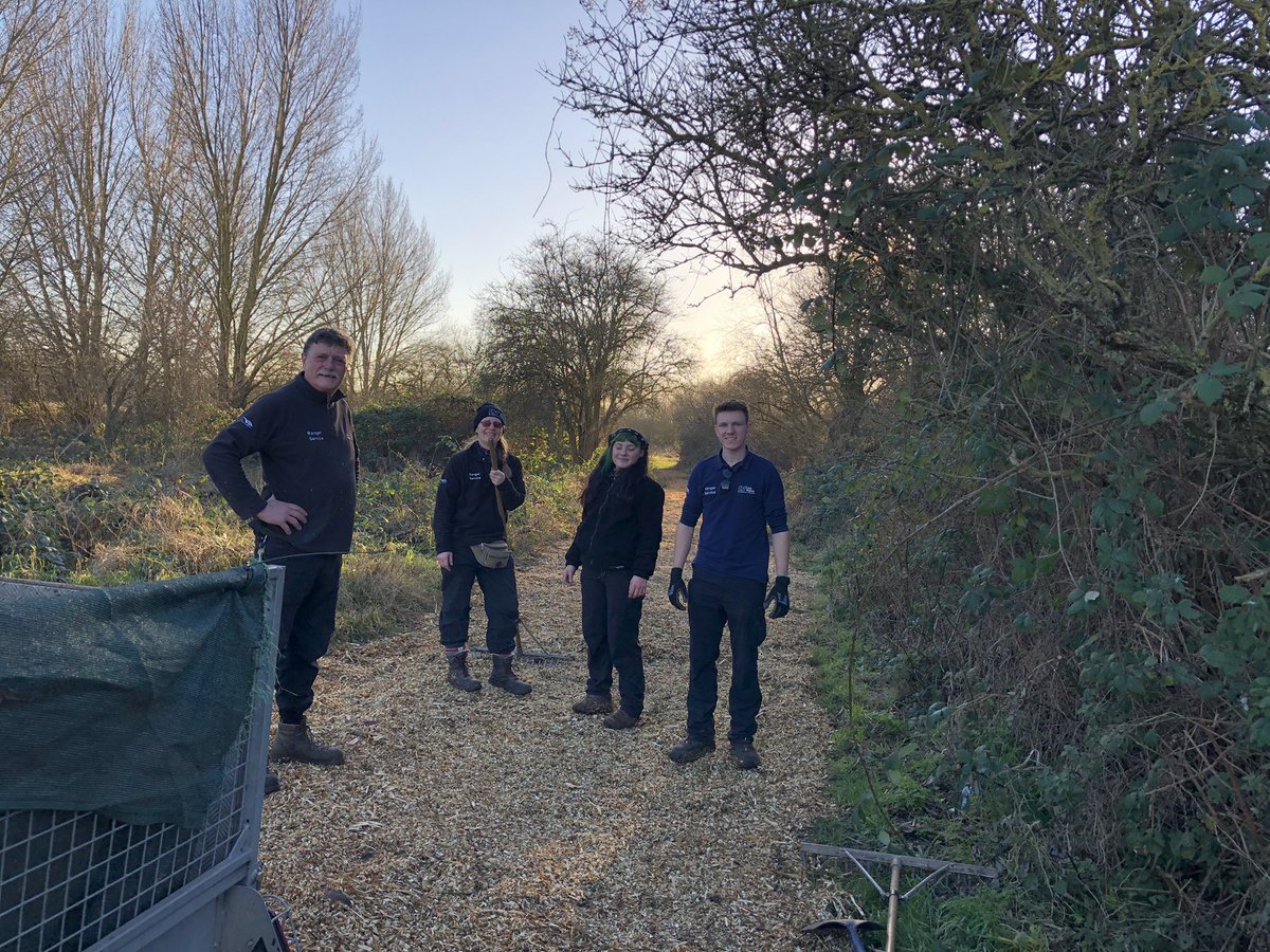 lhyde2017's tweet photo. #TeamTask cutting back along the bed walls #WaterWorksNR then putting the chipping along a muddy path #TottenhamMarshes WMEast @LeeValleyPark Thanks Team! ๐คฉ https://t.co/u0OhTEaWcS