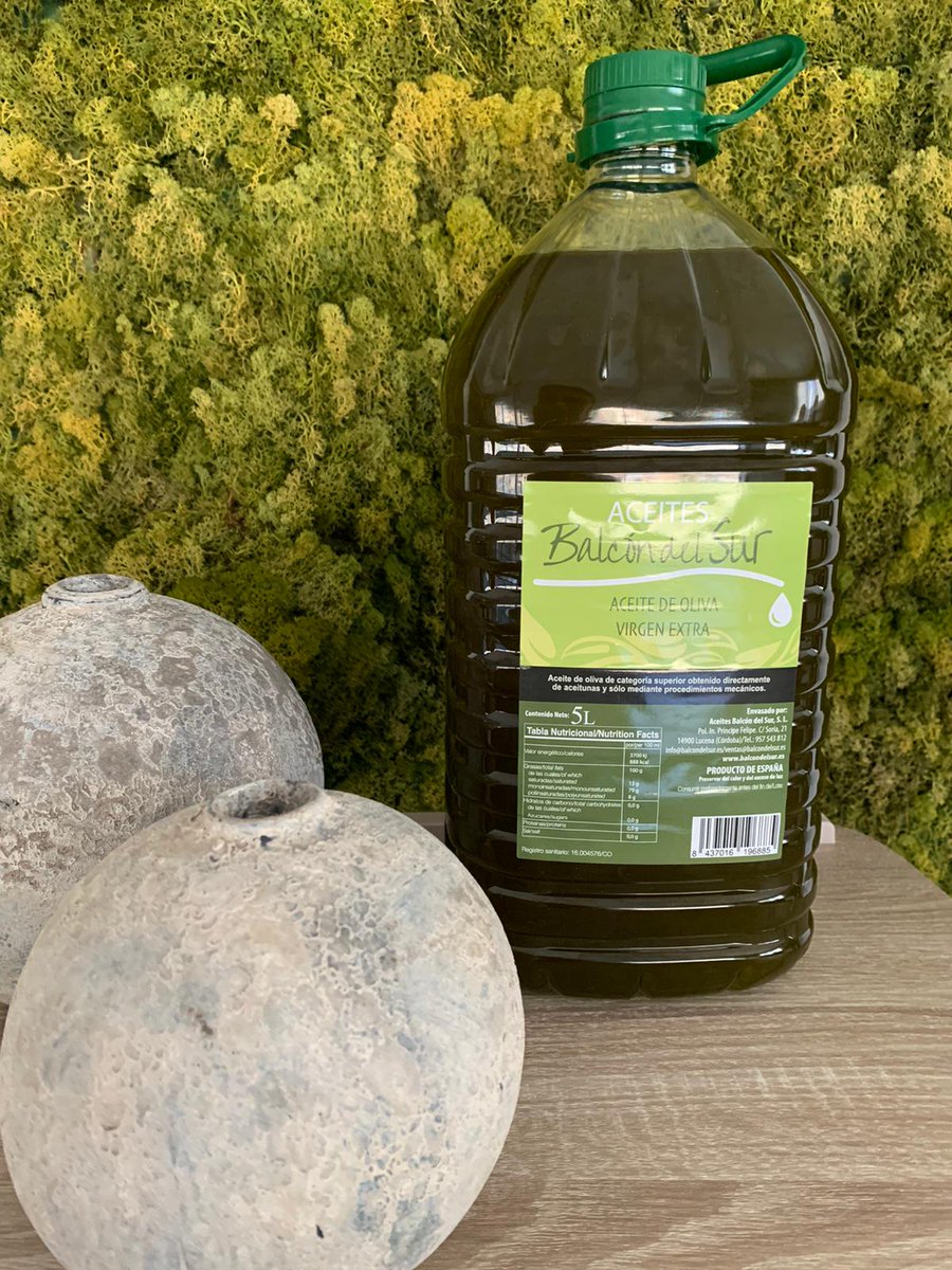 Lunes con aceite de oliva de este nuevo año, una delicia , contacta con nosotros , será un espectáculo en tu mesa, que no te lo cuenten...