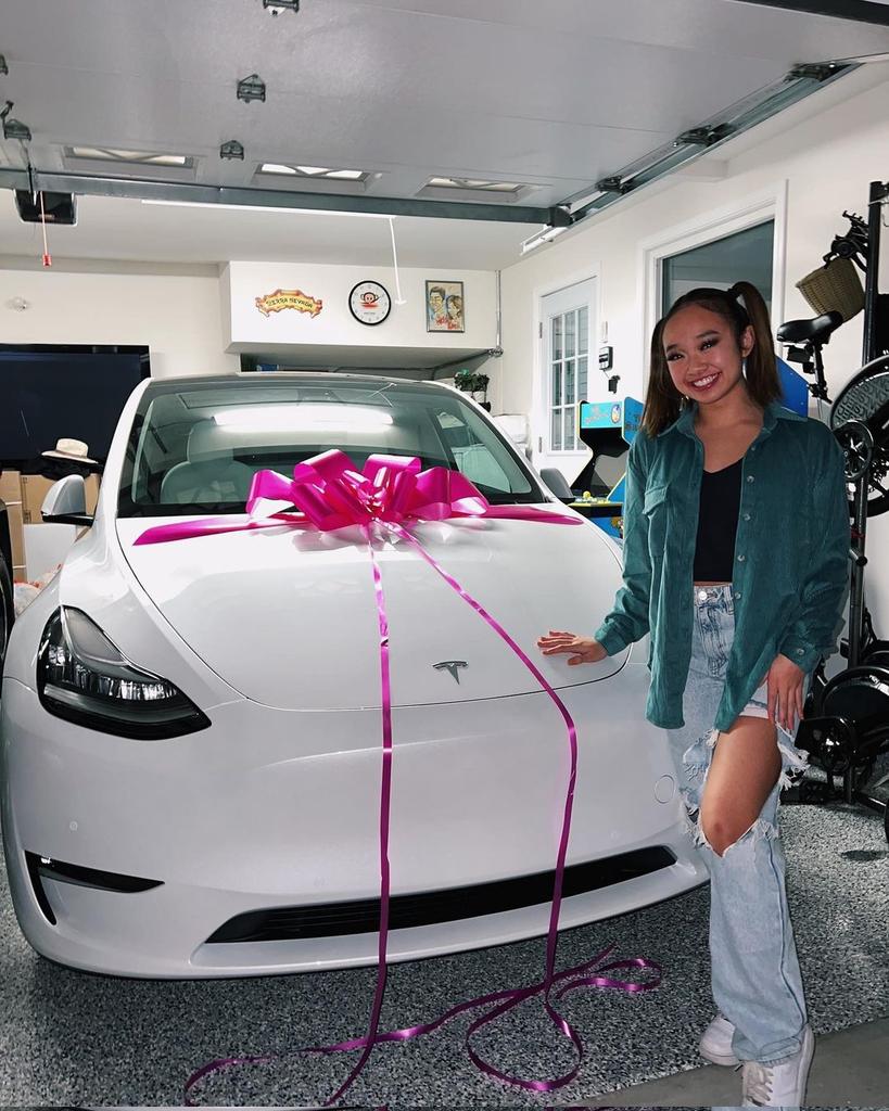 cottagecolie's tweet photo. colie got her first car ☁️ i’m so proud of her <3 https://t.co/OY2Eyzk6VA