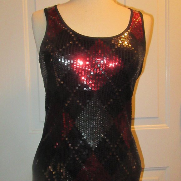 debskick's tweet photo. So good I had to share! Check out all the items I'm loving on @Poshmarkapp #poshmark #fashion #style #shopmycloset #lorraine #express #loveonahanger: https://t.co/Sx4Fcb73HB https://t.co/yAPh0oSe8k