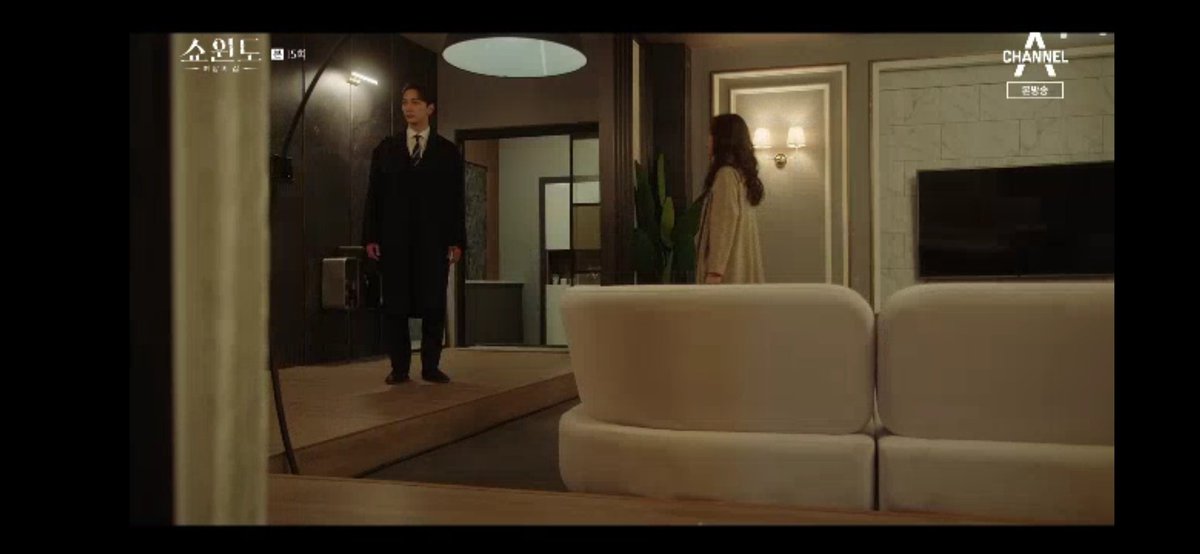 Queen_SongYoona's tweet photo. #ShowWindowQueensHouse #ShowWindowEp15
They look like a couple who had a fight😂😆🥰...
Just by looking at the pics they really gave the noona romance feel😂😄🤩.. They had a quarrel and misunderstanding😔😢
#SongYoonAh #HanSeonJoo #noona #Chansung #HanJungwon https://t.co/srtz27HD9K