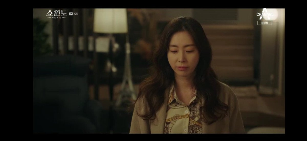 Queen_SongYoona's tweet photo. #ShowWindowQueensHouse #ShowWindowEp15
They look like a couple who had a fight😂😆🥰...
Just by looking at the pics they really gave the noona romance feel😂😄🤩.. They had a quarrel and misunderstanding😔😢
#SongYoonAh #HanSeonJoo #noona #Chansung #HanJungwon https://t.co/srtz27HD9K