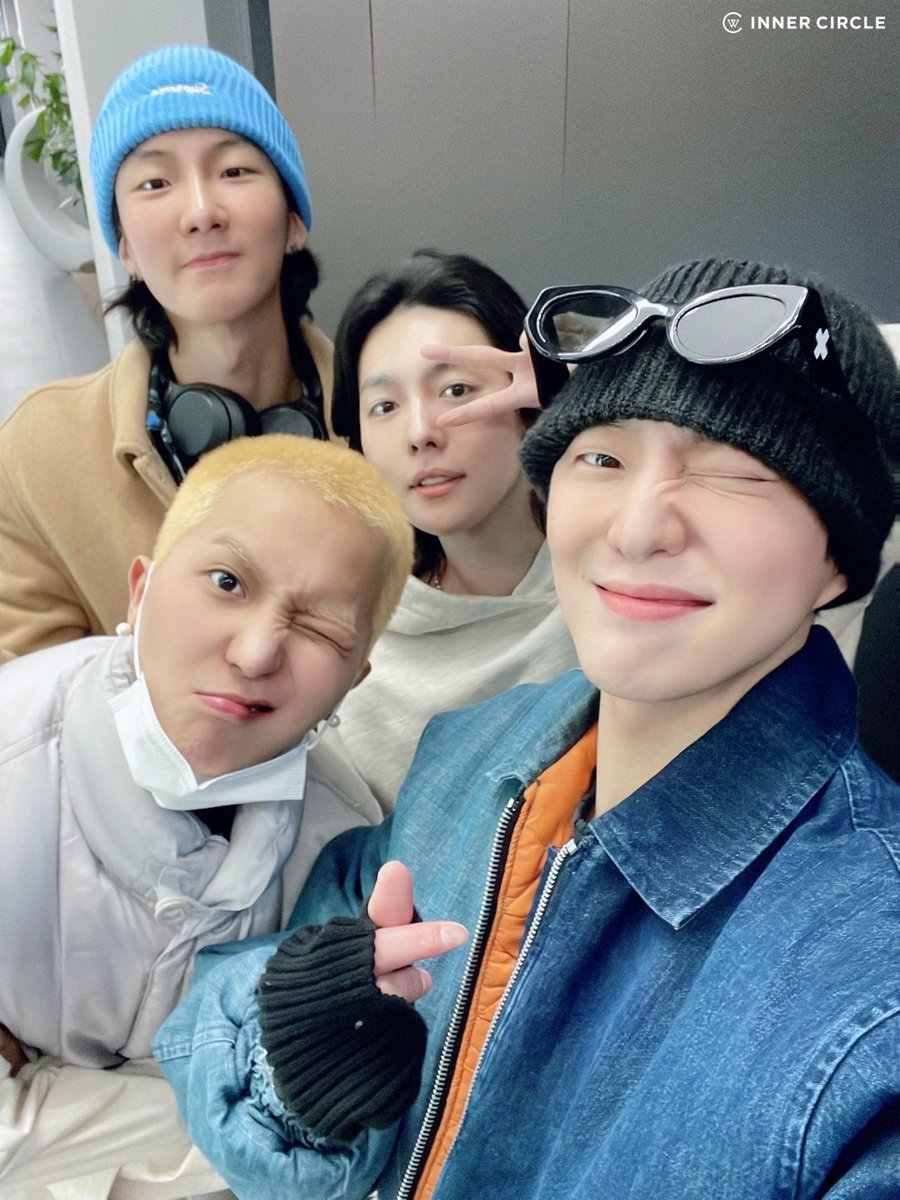 w0817_'s tweet photo. 220117
(more crying here in the corner)
ππππππππ
#WelcomeBackWINNER
#WINNER #μλ @yginnercircle https://t.co/8MWMV1cWhS