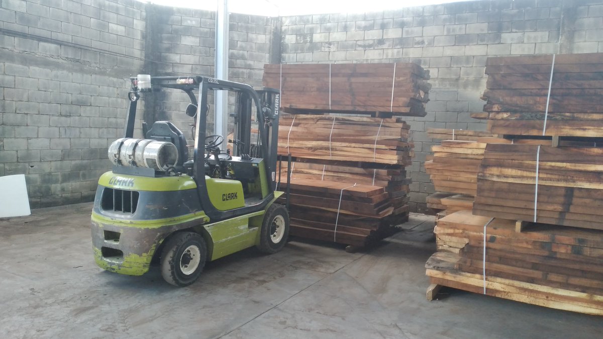 DISPONIBLE SAMAN EN TABLONES PARA EXPORTACION MEDIDAS 2mt EN ADELANTE x 60cm DE ANCHO EN ADELANTE x 7 cm DE ESPESOR , EXCELENTES PRECIOS, ENTREGAMOS GUIA DE TRASLADO Y NOTA DE ENTREGA. ✅WHATSAPP 04128001383
