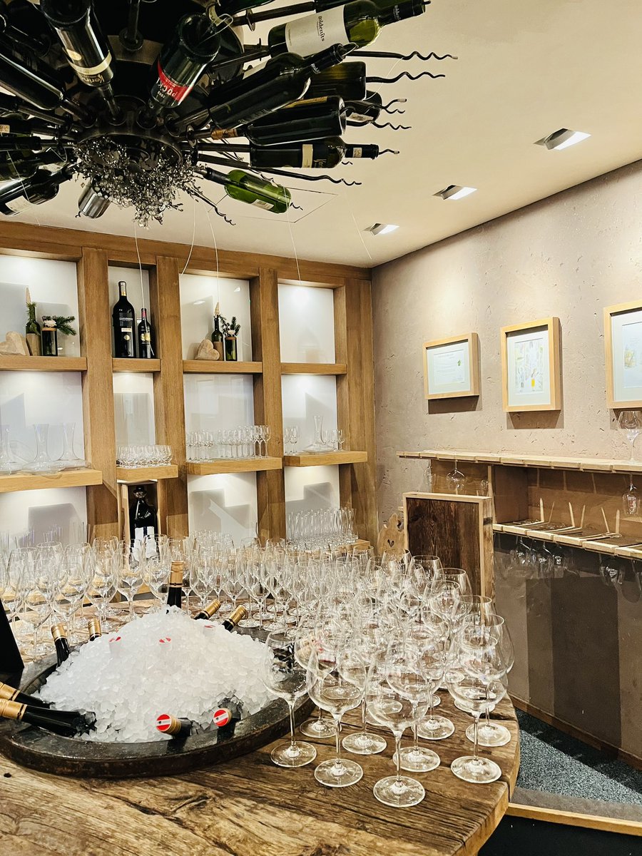 Probieren und Studieren. Weinproben sind ein Erlebnis für alle Sinne. #Spätburgunder #Rheingau #Wein #Wine