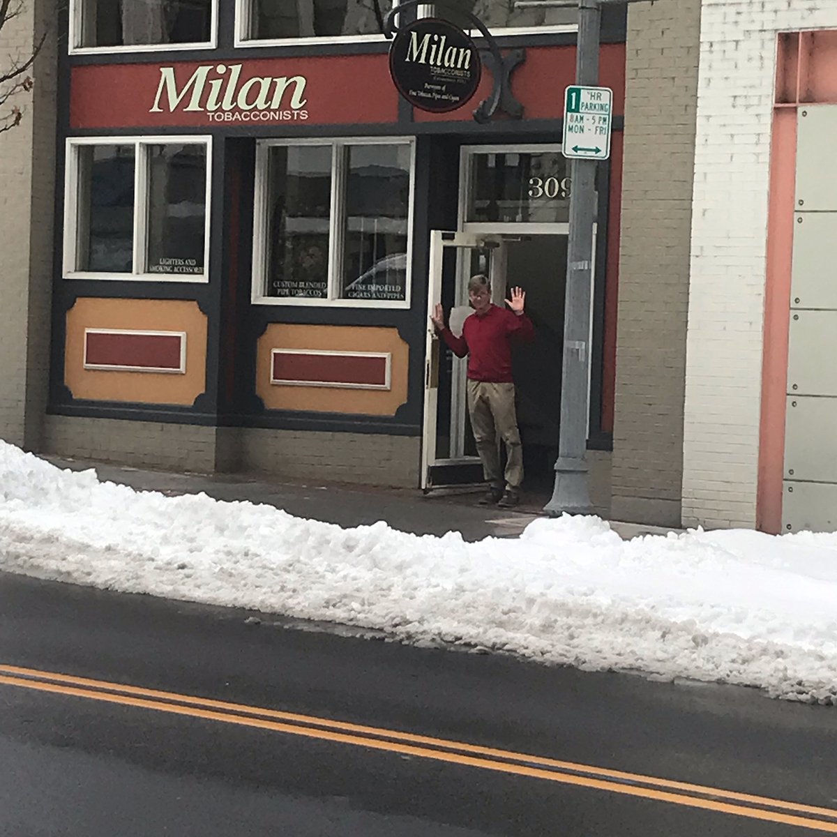 MilanTobacco's tweet photo. David decided to shovel the entire length of Jefferson Street just for you, so feel free to come by after you finish playing in the snow! ⛄ 🛷 Hot coffee, a warm seat, and your favorite cigar / pipe tobacco will be waiting when it’s safe to travel!
#BOTL #SOTL #Snowanoke https://t.co/PcY6R8gx2j