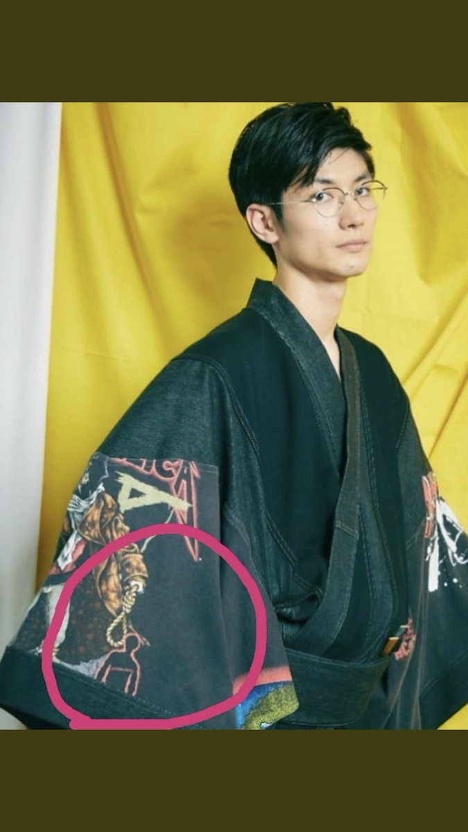 green650405's tweet photo. コンフィデンスマンJPで、三浦春馬さんに渡された花束は白菊と、彼岸花の一種。

カレンダーも彼岸花の中。

長く冷遇され、死ぬ役ばかり演じさせられ、着物には首吊りの絵、自死した歌手と同じ服と髪型をさせられ、、、

参加していたチャリティーの使途不明金問題で、◯されたとの情報。 https://t.co/ftmZ4Pe9Ie