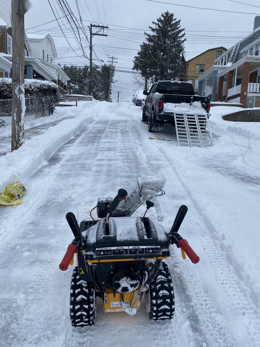 jasanoooo's tweet photo. Guess I have to snow blow my whole street since no plows are coming out haha @WPXI https://t.co/OiP6PYfqSj
