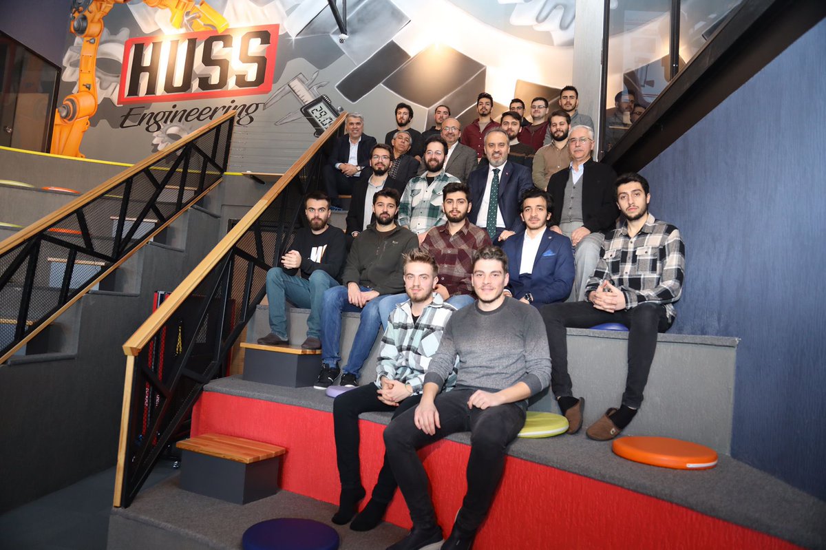 HUSS Mühendislik Teknoloji Merkezi’ndeki genç mühendislerimizle bir araya geldik. Sohbetleriyle moral bulduk. Geleceğe dair ümitlerimizi daha da yeşerten kardeşlerime başarılar diliyorum.