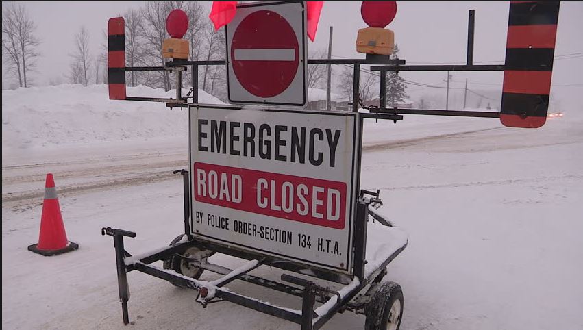OPP_COMM_ER's tweet photo. UPDATE: ROAD CLOSURE: #Hwy7 extended CLOSURE in both directions between #Ottawa and #Kaladar.  Weather conditions continue to cause poor driving conditions and visibility.  ^aw https://t.co/HF6r9JMyOL