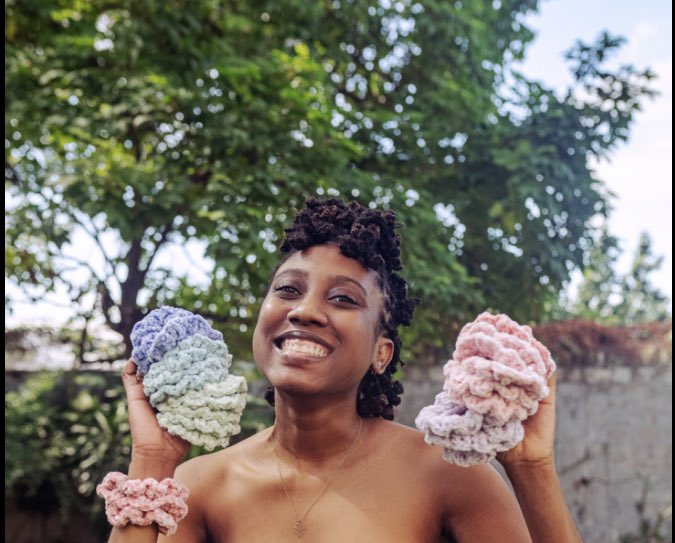 CopperAndThread's tweet image. Did you know Makeda writes poetry? And in another life BC (Before Covid) she actually performed pieces? 
Fun fact : all her outfits are curated with a 111 intention rule:
1 hand made piece
1 thrifted piece; and 
1 piece by a local artisan.