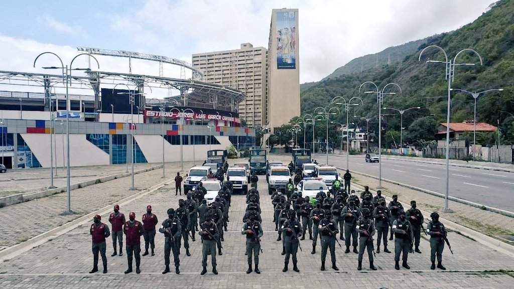 dhernandezlarez's tweet photo. La FANB junto a los OSC se despliegan a diario para garantizar La Paz de la  ciudadanía! ¡Vivir viviendo! https://t.co/TNTx48jqqQ