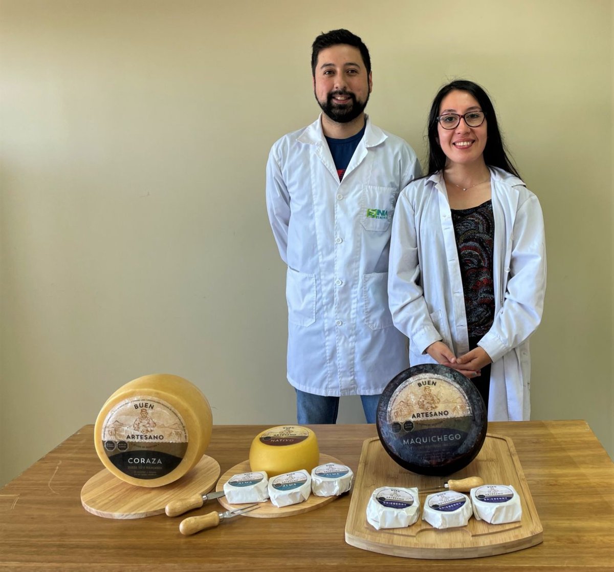 FedelecheFG's tweet photo. #País🇨🇱| Presentan cinco nuevos prototipos de quesos saludables 🐄🧀
Ampliar antecedentes en https://t.co/ynN4IrShsy 🐮
https://t.co/KDazBNFGU1
#leche #lecheros #lechechilena #lechesustentable #lalechenopara #lomejordelonuestro #quesoschilenos #quesosysalud #inia #investigación https://t.co/pmk1HohsLn