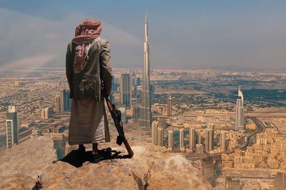 لا يُمثل العراق كل من استنكر الهجوم على الامارات، لأن الامارات شريكة بقتلنا وقتل الشعب اليمني والسوري والفلسطيني،وهي تقود المؤامرات ضد بلدنا حالياً،ونحن مع كل عمل يؤدب تطاولها.. #تحية_عراقية_لليمن