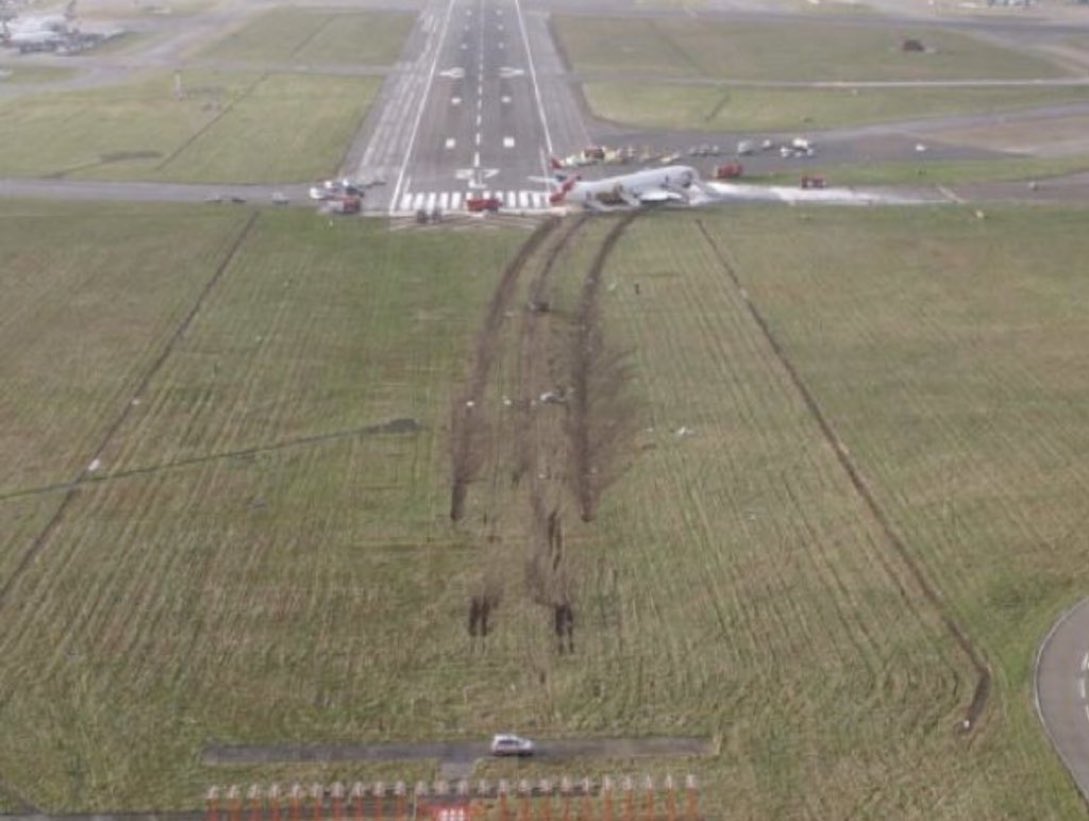 Cptchalkywhite's tweet photo. #BA38……14 years ago today since an amazing demonstration of calm heads, teamwork and professionalism from all concerned, flight & cabin crew, ATC, ground services etc. 🙌🙌🙌 https://t.co/wcfxal3P6W