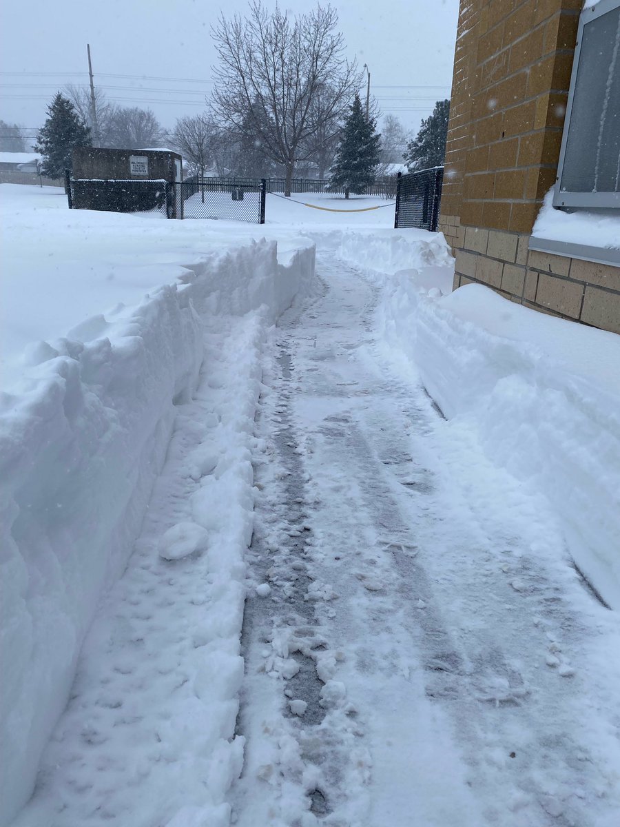Carruthers_PS's tweet photo. We would like to thank Mr. Carter for commuting a long drive to make it to CCPS. He is so brave and made it to work. He always keeps our school safe. @Carruthers_PS @DDSBSchools https://t.co/sgOCcNMujg