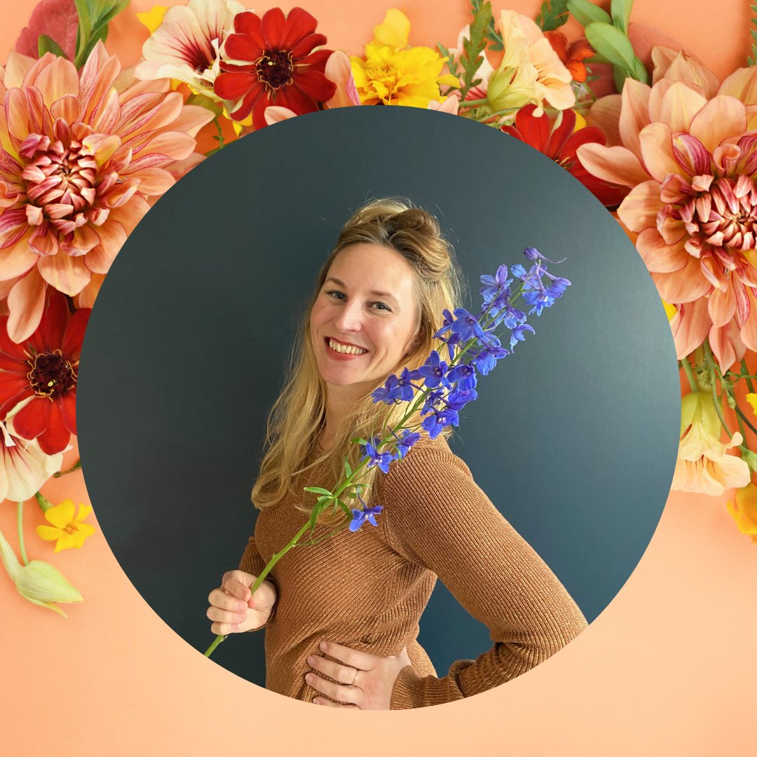 Pullposition's tweet image. Vier jij Bloom Monday met Karin mee? 🌸

Karin gaat het liefst voor veel kleur! Een bonte mix aan kleuren waarbij harde kleuren mooi mengen met pastel tinten. Zo doet een volle tros Delphinium het altijd goed in een boeket. 💙🌿

#BloomMonday