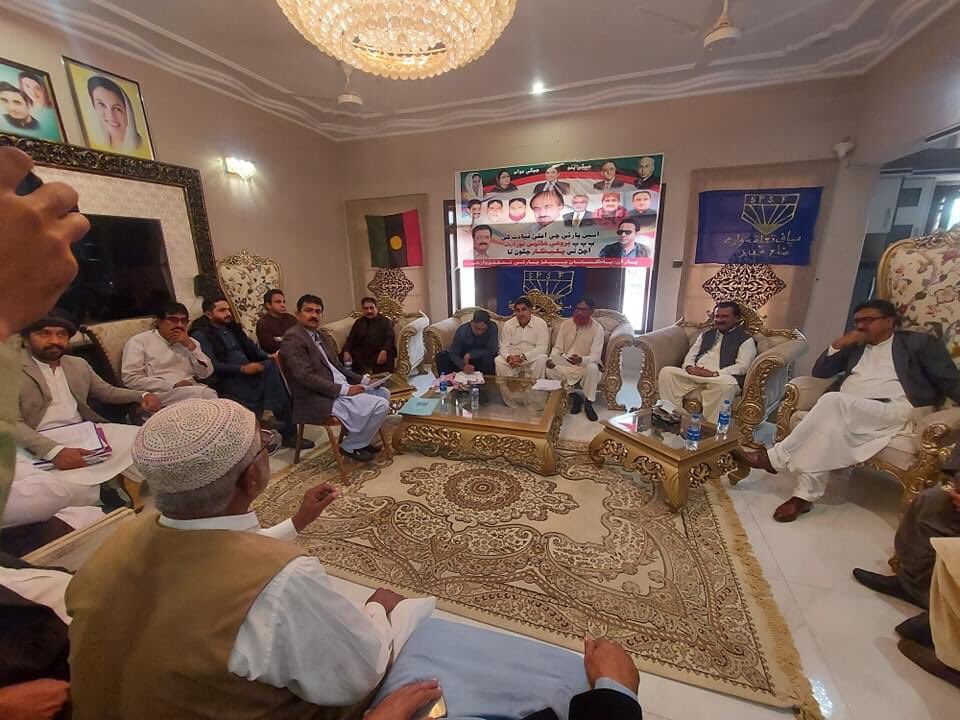 HajiMPunhal's tweet photo. #WARRAH: (17 January 2022)
Conducted interviews of remaining PPP Office bearers alongside President PPP District Kamber-Shahdadkot @QammardinGopang and Review committee member General secretary PPP Larkana @AijazALaghari https://t.co/G7VkdXMe7h