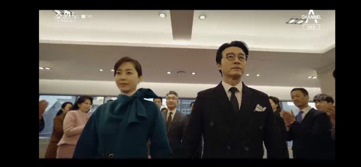 Queen_SongYoona's tweet photo. They are both Show Window 😂😆...
Yoona has the same looks and styling, her both husband is unfaithful and a trash😆🤣
#SongYoonAh #ShowWindow #ShowWindowEp15 #ShowWindowQueensHouse
#TheK2 #ChoiYooJin
Show Window: The K2
The Queen's
House https://t.co/VLizkhcOo3