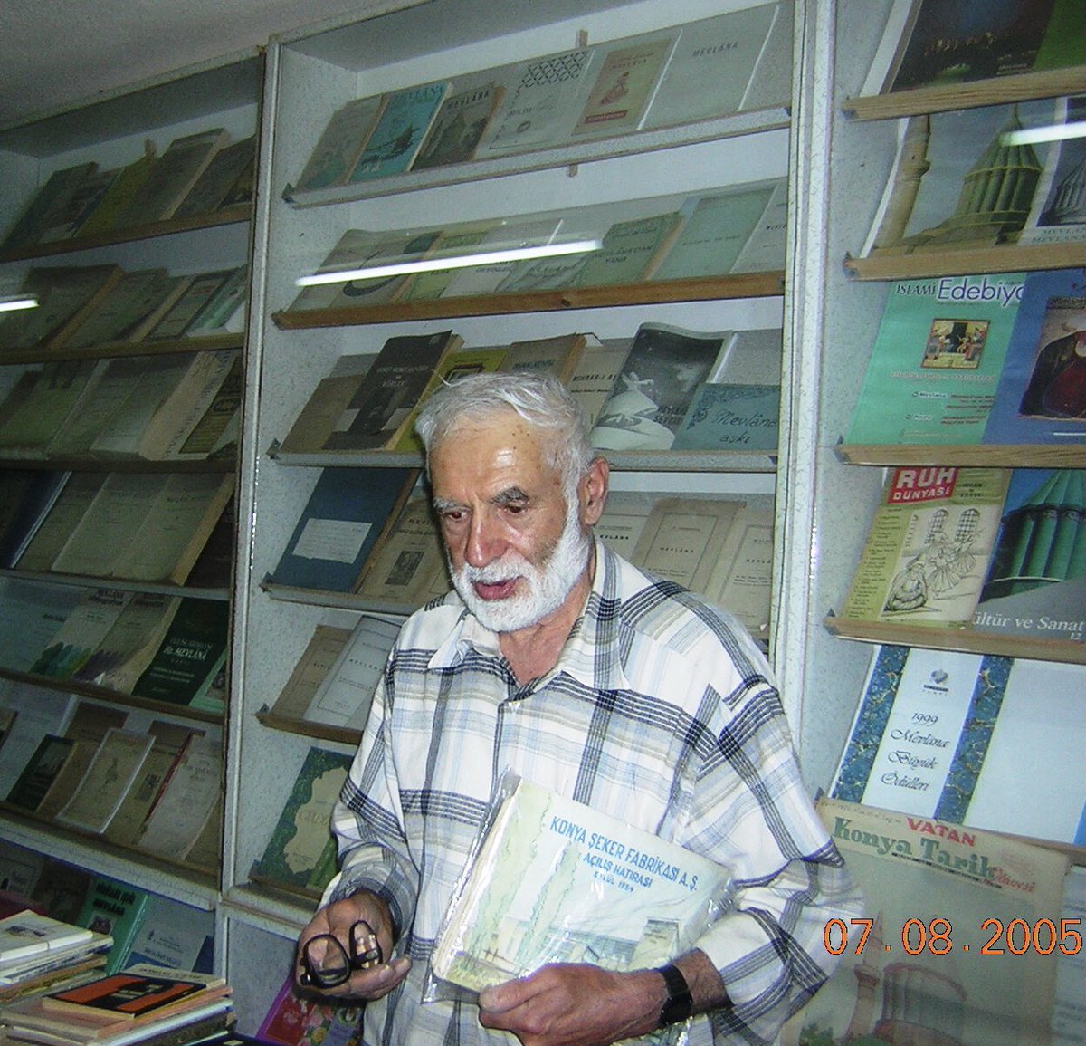 Ülkemiz ve Konya kültürüne önemli hizmetleri olan Hasan Çopur amcamızı kaybettik. Allah (C.C.) rahmet eylesin. Dünürüm İsmail Yağcı beye, damadıma, kızıma ve tüm aileye baş sağlığı dilerim.