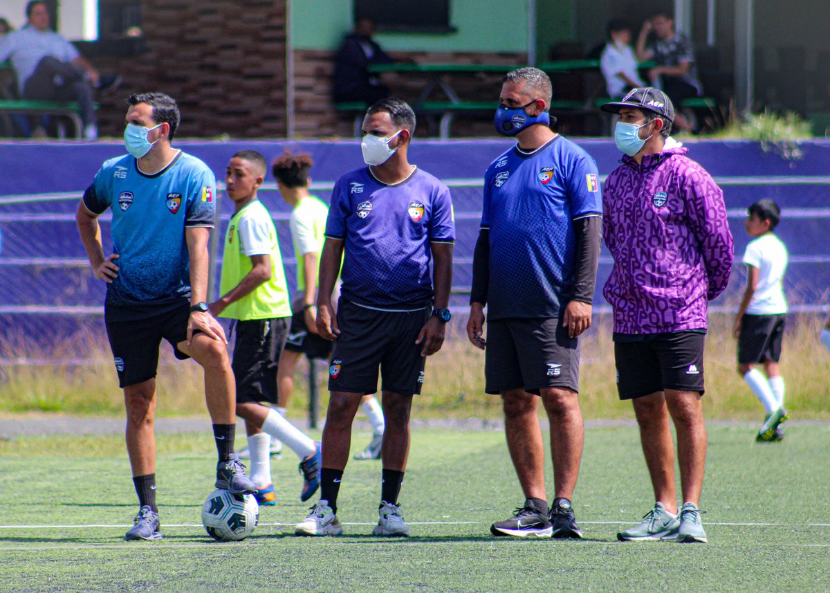 aedefutbol's tweet photo. Trabajo, experiencia y responsabilidad, características principales del staff #MetroAEF 💙🧡💜
Seguimos con los objetivos claros: CREER | FORMAR | IMPULSAR 💪🏻🔥
#SomosUno #Metro 💜 #AEF 💙🧡 https://t.co/7wNzaJh6md