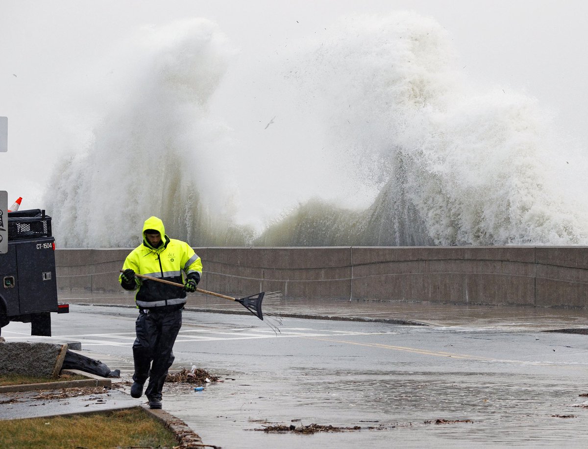 High tide crashes over seawalls in Winthrop and Revere during today’s vigorous storm. Winthrop Parkway, along the Revere/Winthrop town line is still closed to traffic in both directions.📸⁦<a href="/pictureboston/">Mark Garfinkel</a>⁩