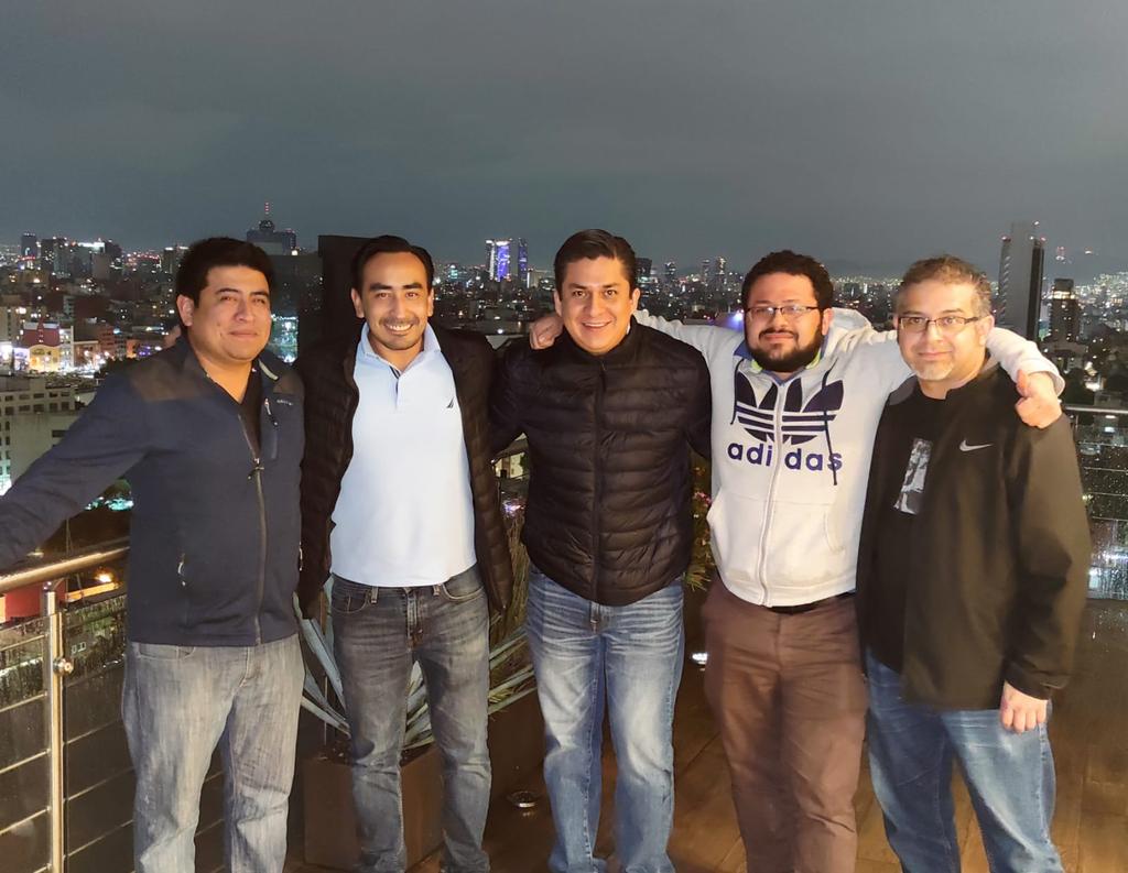 NefrologiaPemex's tweet photo. Felicitaciones a nuestros residentes #RobertoGalindo @juliango88 @JulioRamirez @irvtc y a  nuestro profesor adjunto del curso @doctorurtiz  Por su excelente participación en el examen de consejo. Felicidades https://t.co/SHGEddApQb