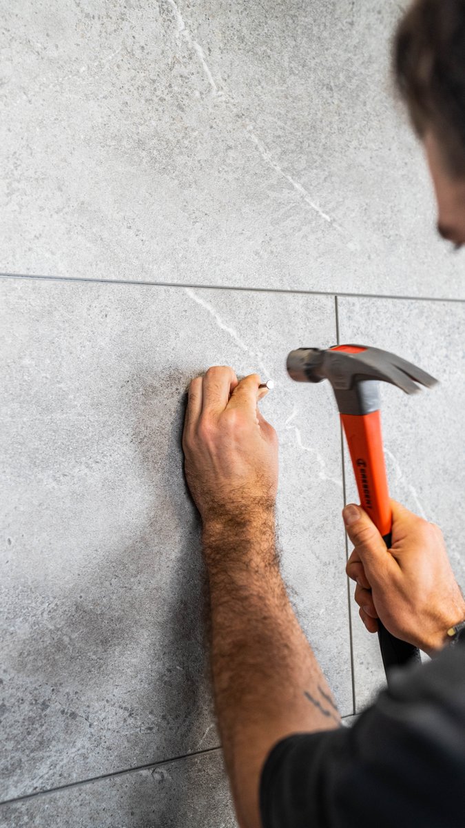 SurfaceDesign4's tweet image. Our tiles stand the test of time. Hang your favorite artwork, mirror, or shelves to complete the look. 🖼🔨 Find out what our tiles are all about at The @HomeDepot and @Lowes. thd.co/3AJDtNj low.es/3FN4X8r