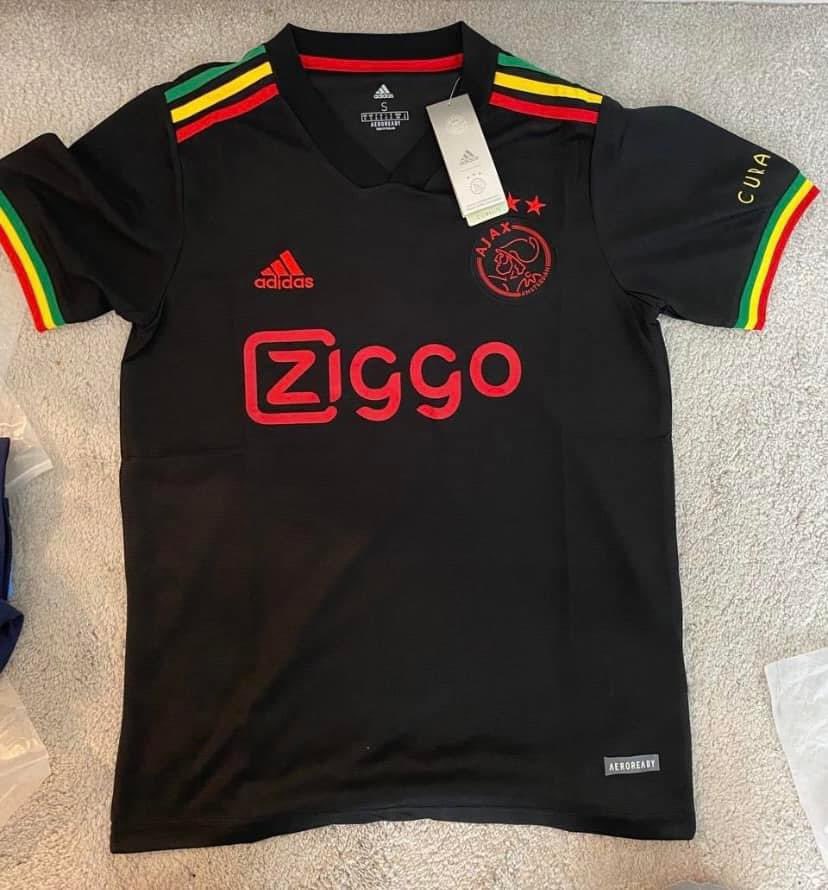 HWFootballShirt's tweet photo. The lovely #Ajax 3rd kit 

Men’s and kids sizes in stock 

Order before 2pm and get it the next day 

PayPal / Bank Transfer accepted. £30 https://t.co/bxtGH0Om8g