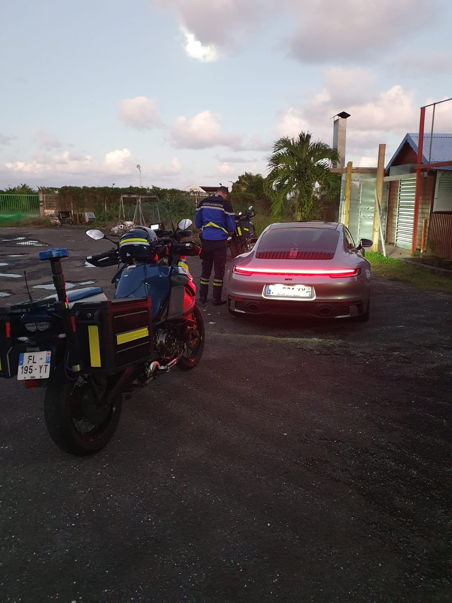 Prefet971's tweet photo. #SécuritéRoutière 😡🟥Carton rouge pour cet automobiliste contrôlé à 178km/h au lieu de 110km/h. ➡️Sanction : retrait immédiat du permis de conduire❌
Cette année 2 pers ont perdu la vie sur les routes de #Guadeloupe.
An nou pwan pwokosyon !
https://t.co/S98L11peH2 https://t.co/VdgztdgtUS