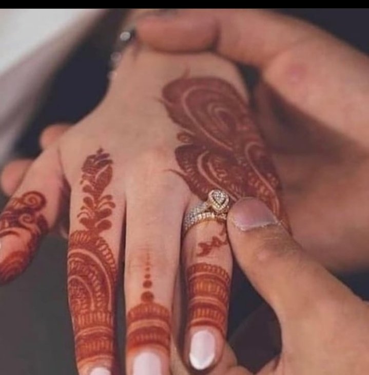 لا ترفضي رجلا قال اريد زوجة لي 
وتنتظري رجلا قال احبك فقط.!
Ha diidin nin ku yiri xaaskeyga noqo 
oo hasugin nin kudhehy wa ku jeclahy bes.😷