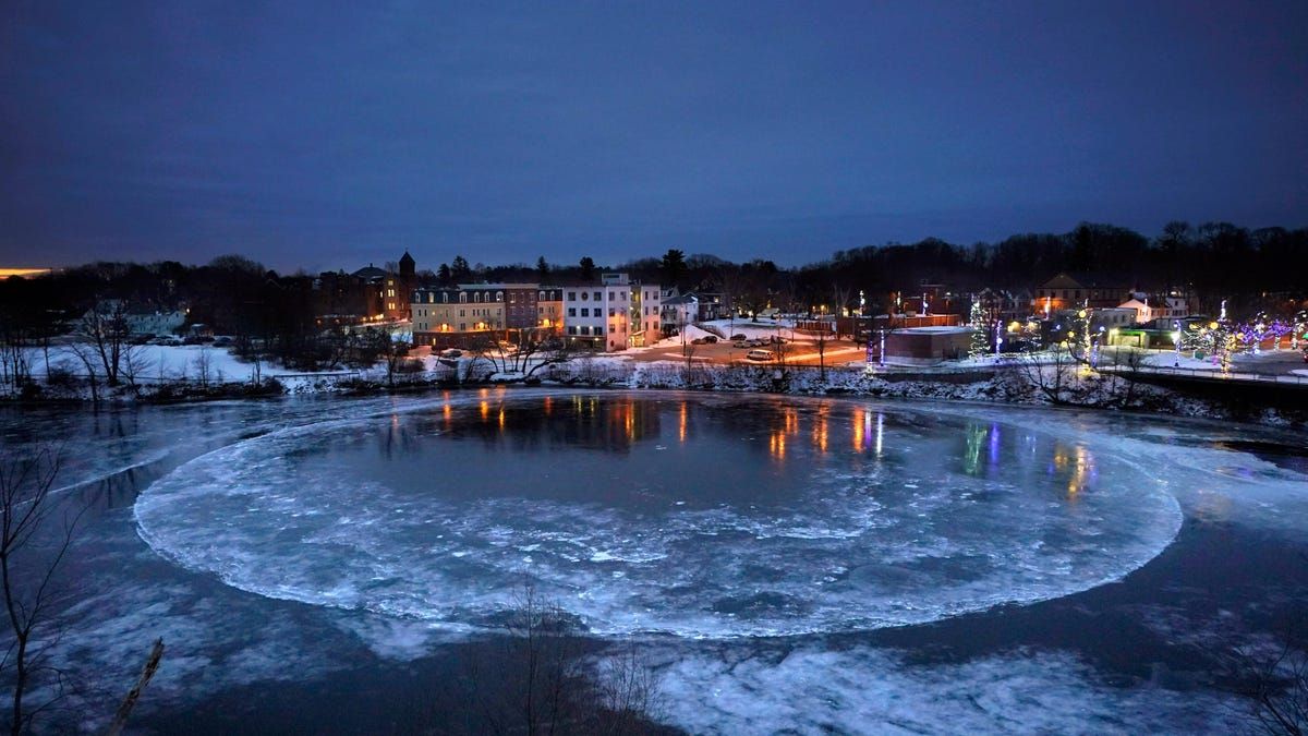 maximaxoo's tweet photo. #Science: rare #IceDisk forms in Westbrook, Maine — all hail the icy, ominous disk that has returned to the Presumpscot River
👁 https://t.co/o0ye6wvFnv via @gizmodo https://t.co/SyfL2HttWU