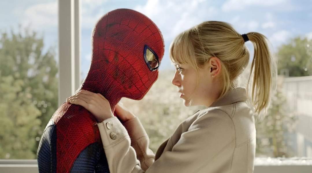 EcLudige's tweet photo. Andrew Garfield reveló en una entrevista que le mintió a Emma Stone sobre si este tendría una aparición en #SpiderManNoWayHome:

“Emma estaba mandándome mensajes, ella preguntaba ¿Estás en esta nueva película de Spider-Man?, y yo le respondí No tengo idea de lo que estás hablando https://t.co/mCmeIQiP5q