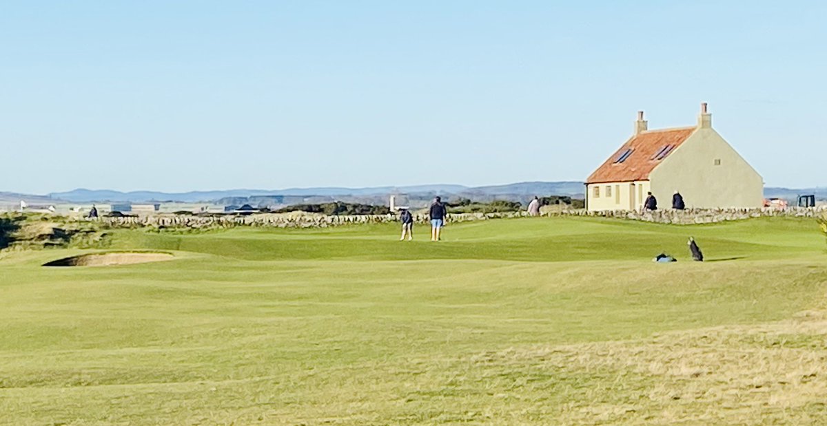 TheHomeofGolf's tweet photo. Vapour trails, blue sky and the lesser spotted golfer(s) in shorts! It can only be January golf in St Andrewsβ¦β¦ππ»ππ
#edencourse #oldcourse #thehomeofgolf https://t.co/euSsIvQKwa