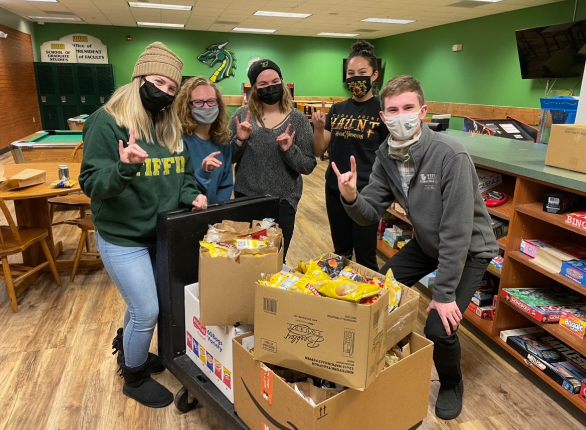 Lunches are packed and ready to be distributed to the local senior citizen nutrition location for part of our MLK, Jr Day of Service. @tustugov will now distribute the meals. @tiffinu @tiffincab