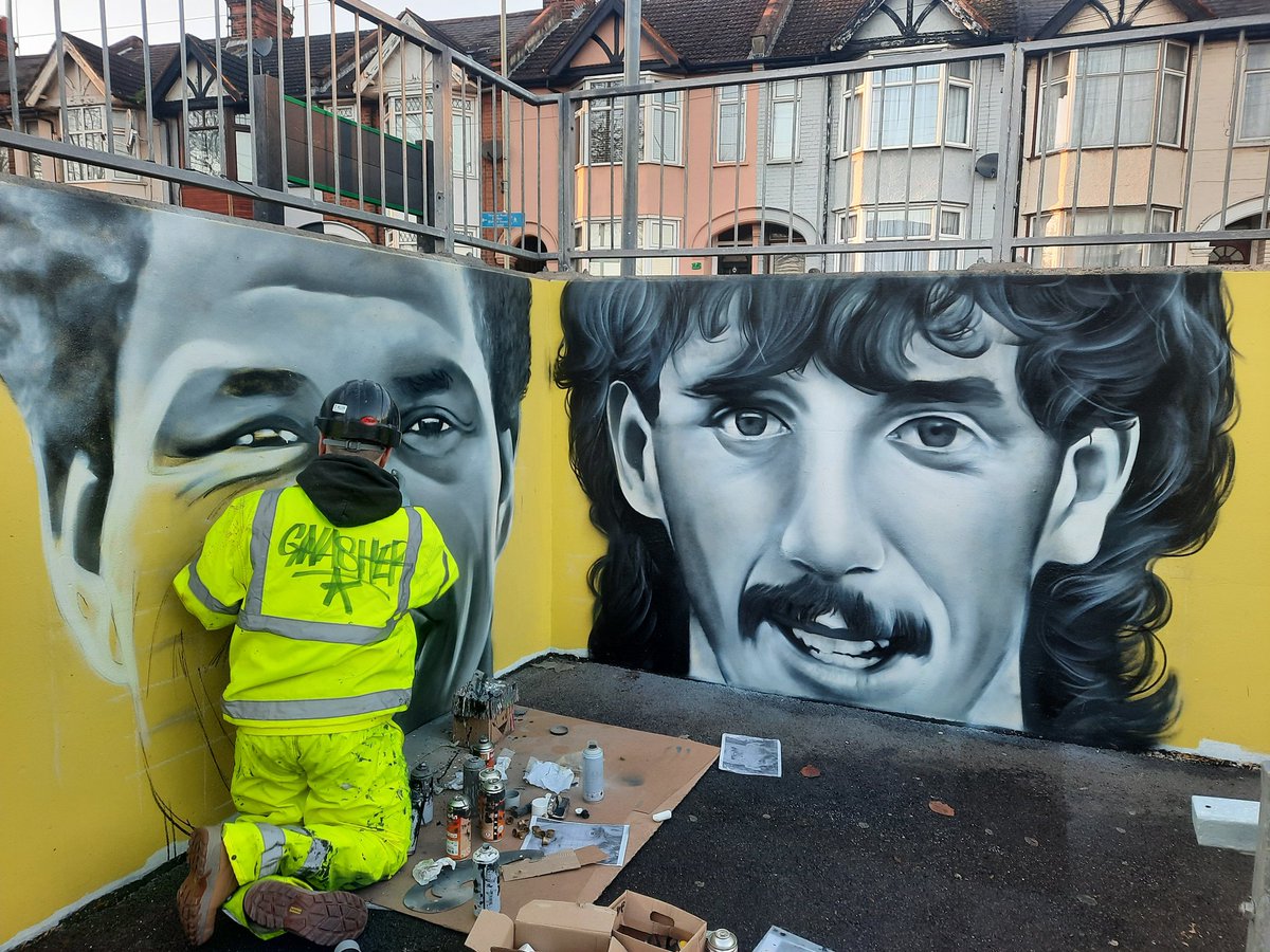 RocHuskisson's tweet image. Fantastic new @WatfordFC  murals going up in the subway at the bottom of Vicarage Road! Great work @WatfordCouncil ! 🐝⚽️🏟