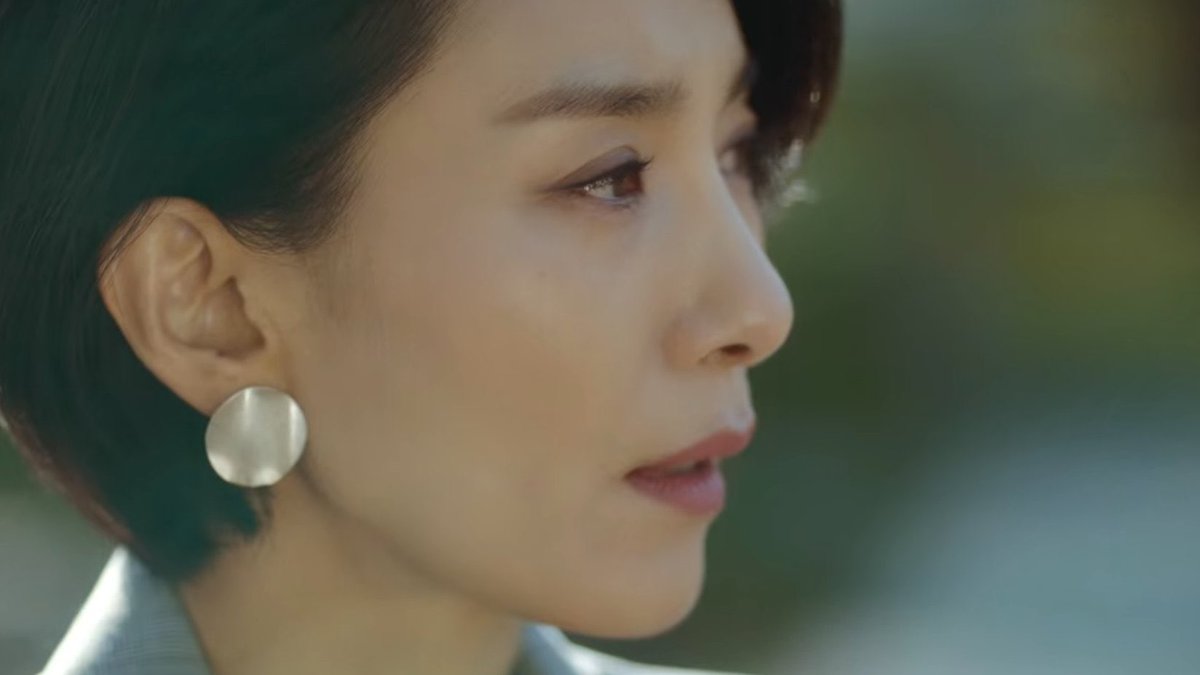 죄송한데요 그냥 두분이 다른 드라마에서 또 한번 레즈커플 역할로 나와주심 안될까요 솔직히 여태 나온 한드레즈중에 이만큼 만족스러운 얼굴합이 없습니다