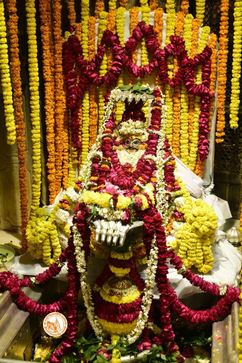 ShriVishwanath's tweet photo. आज दिनाँक 17-01-2022 को श्री काशी विश्वनाथ मंदिर के शयन आरती के दर्शन।

#ShriKashiVishwanath #Shiv #Mahadev #Baba #ShyanAarti #Temple #Trust #Nyas  #Jyotirlinga #darshan #blessings #Varanasi #Kashi #VishwanathDham #Corridor https://t.co/SLHxZiLnbf